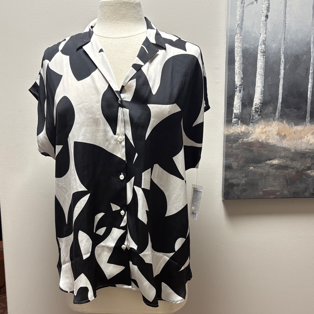 NWT Nine West Black and White Women's Top